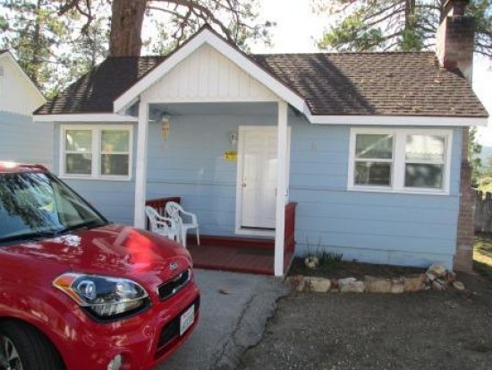 Blue Horizons Lodge is just a few miles to the resorts in our KIA Soul, the official vehicle of Big Bear Mountain Resorts